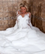 Kendra Rain bubble bath