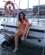 U Got It Flaunt It Laura Boat